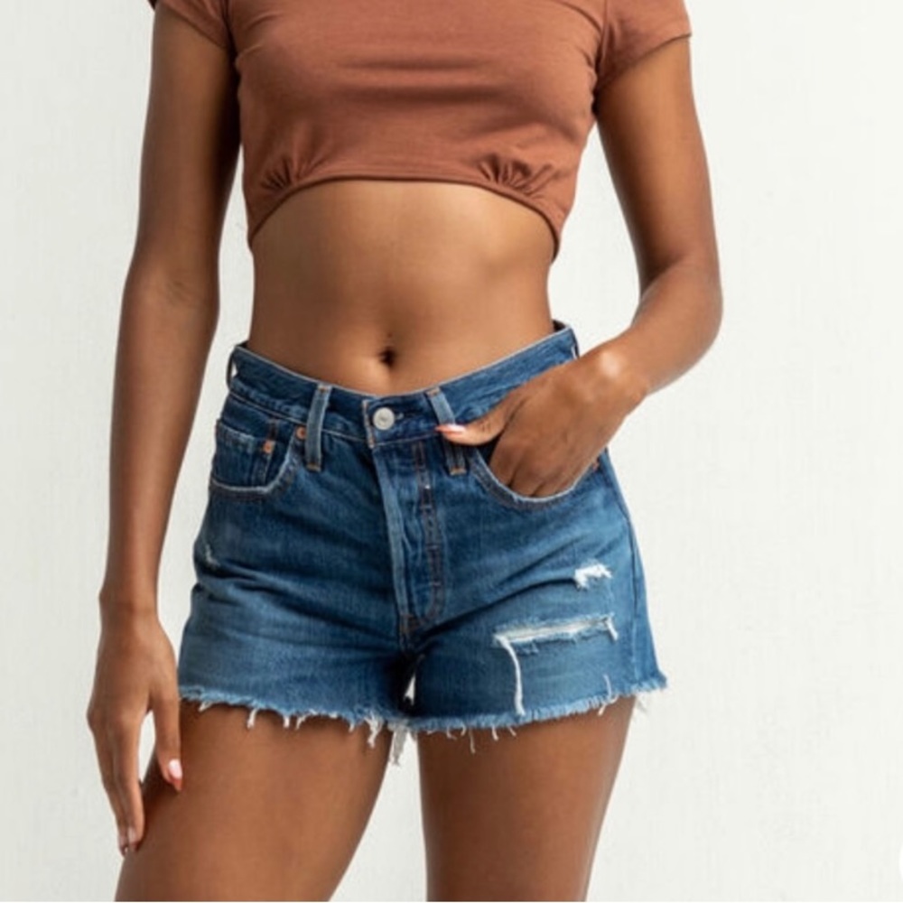 ❤️ Levi's Womens 501 High-Rise Shorts Sansome Muse - Picture 1 of 10